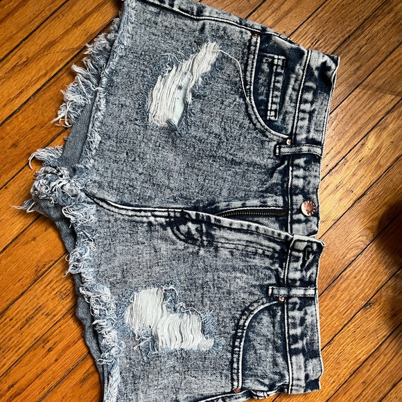 white/blue ti dye shorts - Picture 2 of 2